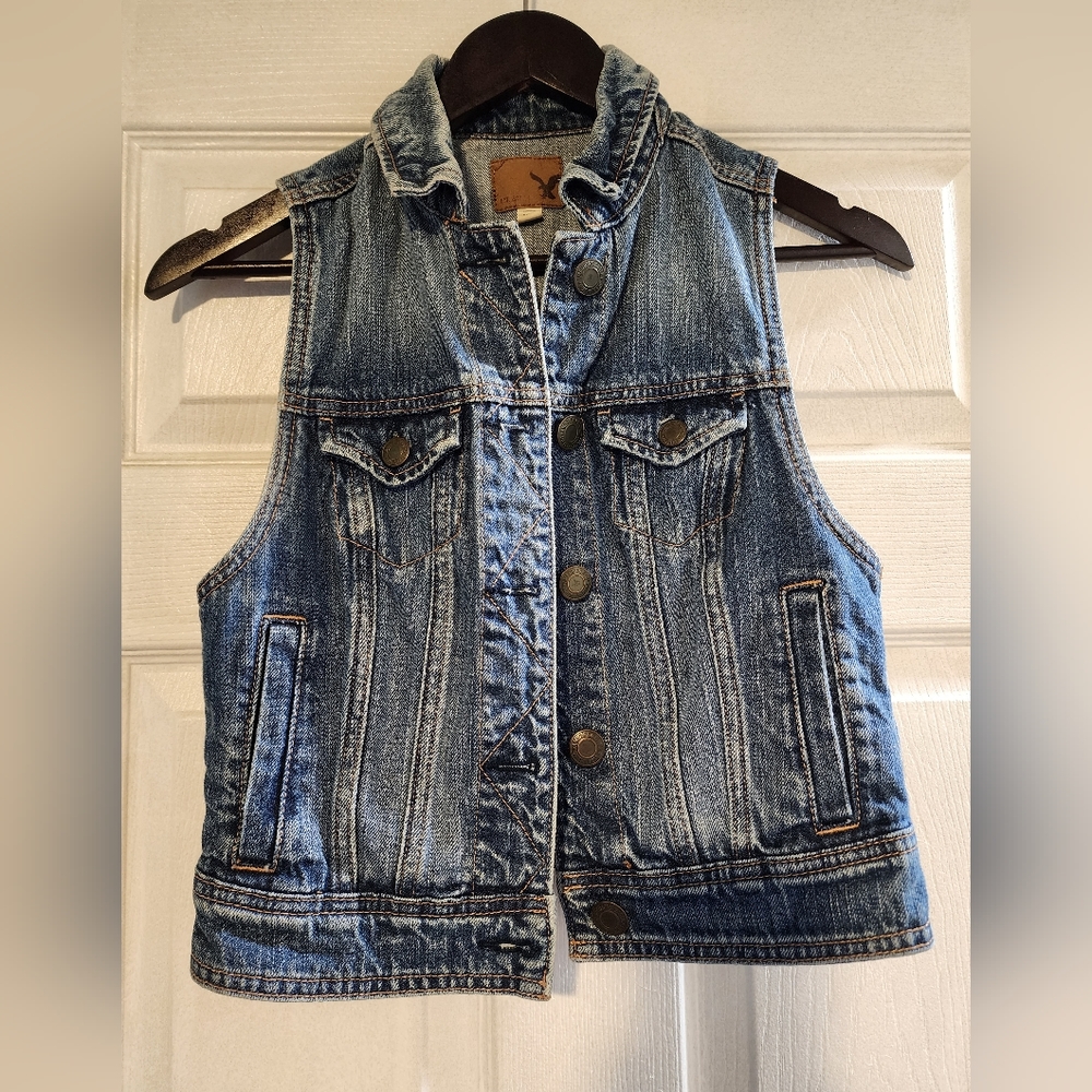 American Eagle Crop Vest
